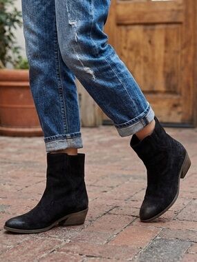NWT FRYE Farrah Wave Suede Bootie Black Sz 6.5
